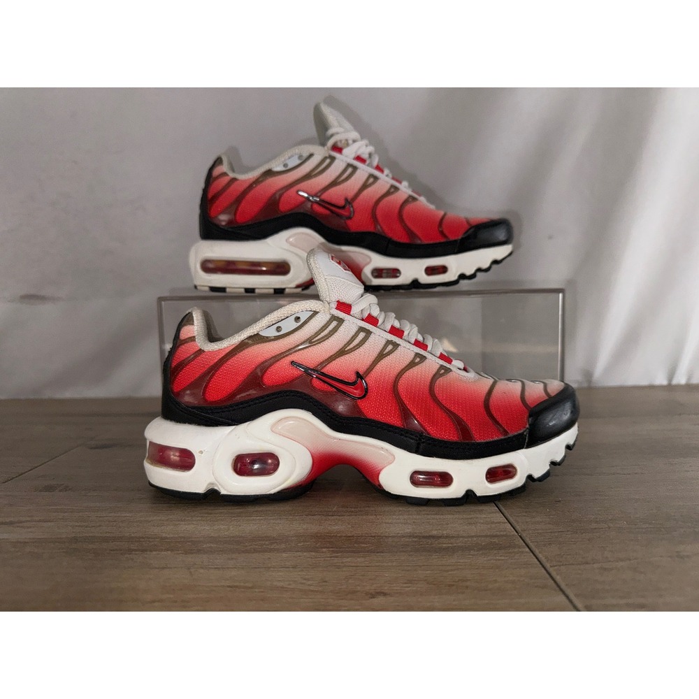 Nike Air Max Plus GS Red White Black Gradient Sneakers FD9768-100 Size 4Y Mens 4